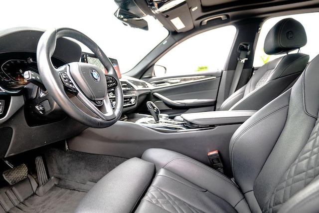 2023 BMW 530