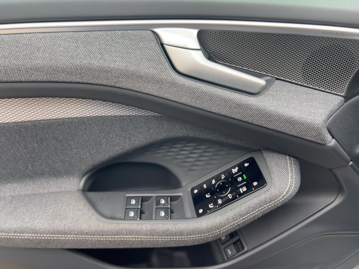 Bild über Audi A6 Avant e-hybrid e-hybrid quattro 220 kW S tronic - für weitere Informationen kontaktieren Sie den Audi Partner