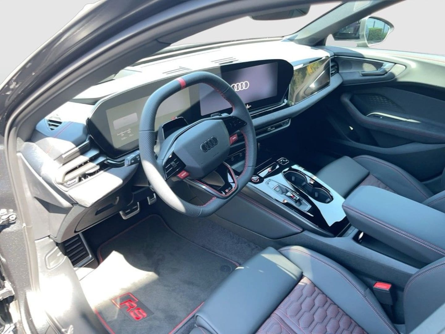 Bild über Audi RS 5 Limousine TFSI quattro 470 kW tiptronic - für weitere Informationen kontaktieren Sie den Audi Partner