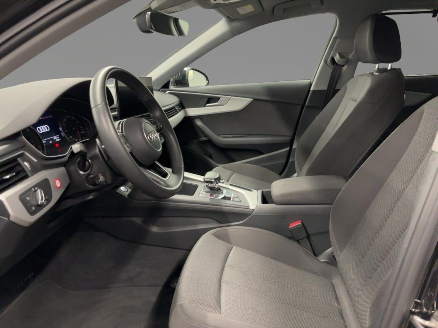 Bild über Audi A4 Avant 35 TFSI S tronic - für weitere Informationen kontaktieren Sie den Audi Partner