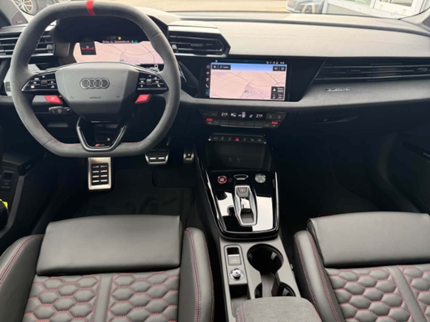 Bild über Audi RS 3 Limousine TFSI quattro 294 kW S tronic - für weitere Informationen kontaktieren Sie den Audi Partner