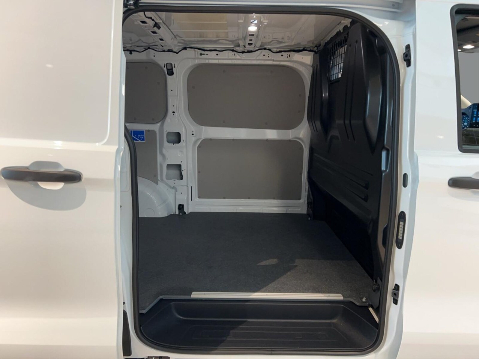 Volkswagen Transporter Kasten kurzer Radstand – Bild 21