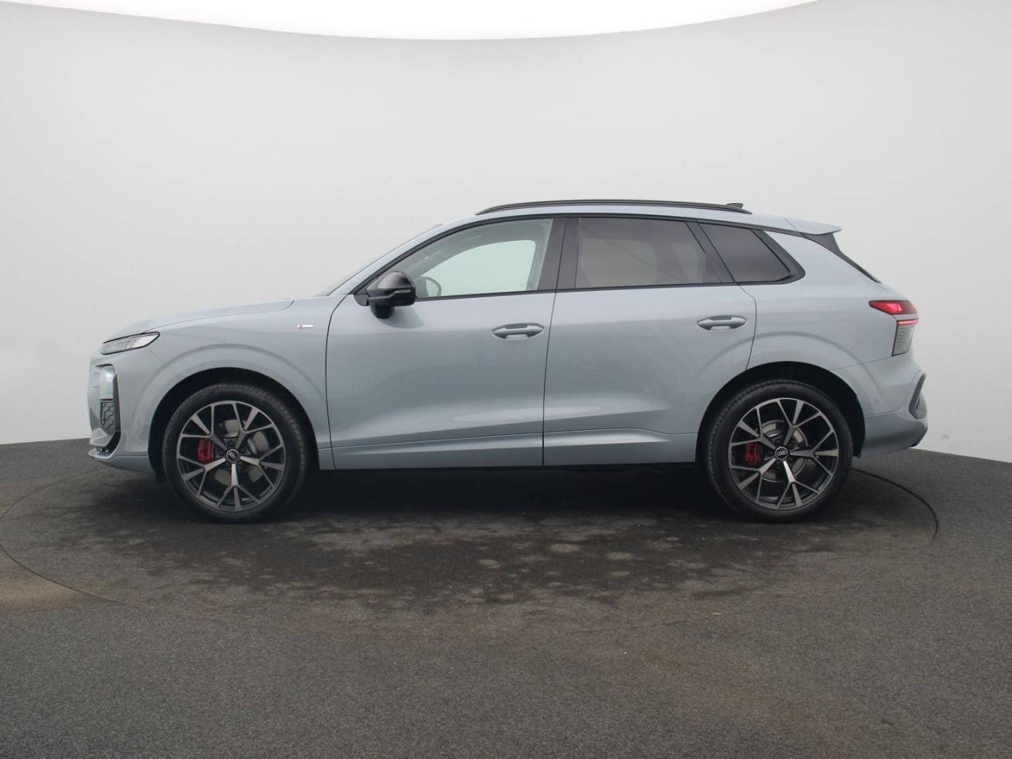 Bild über Audi Q3 SUV TFSI quattro 195 kW S tronic - für weitere Informationen kontaktieren Sie den Audi Partner