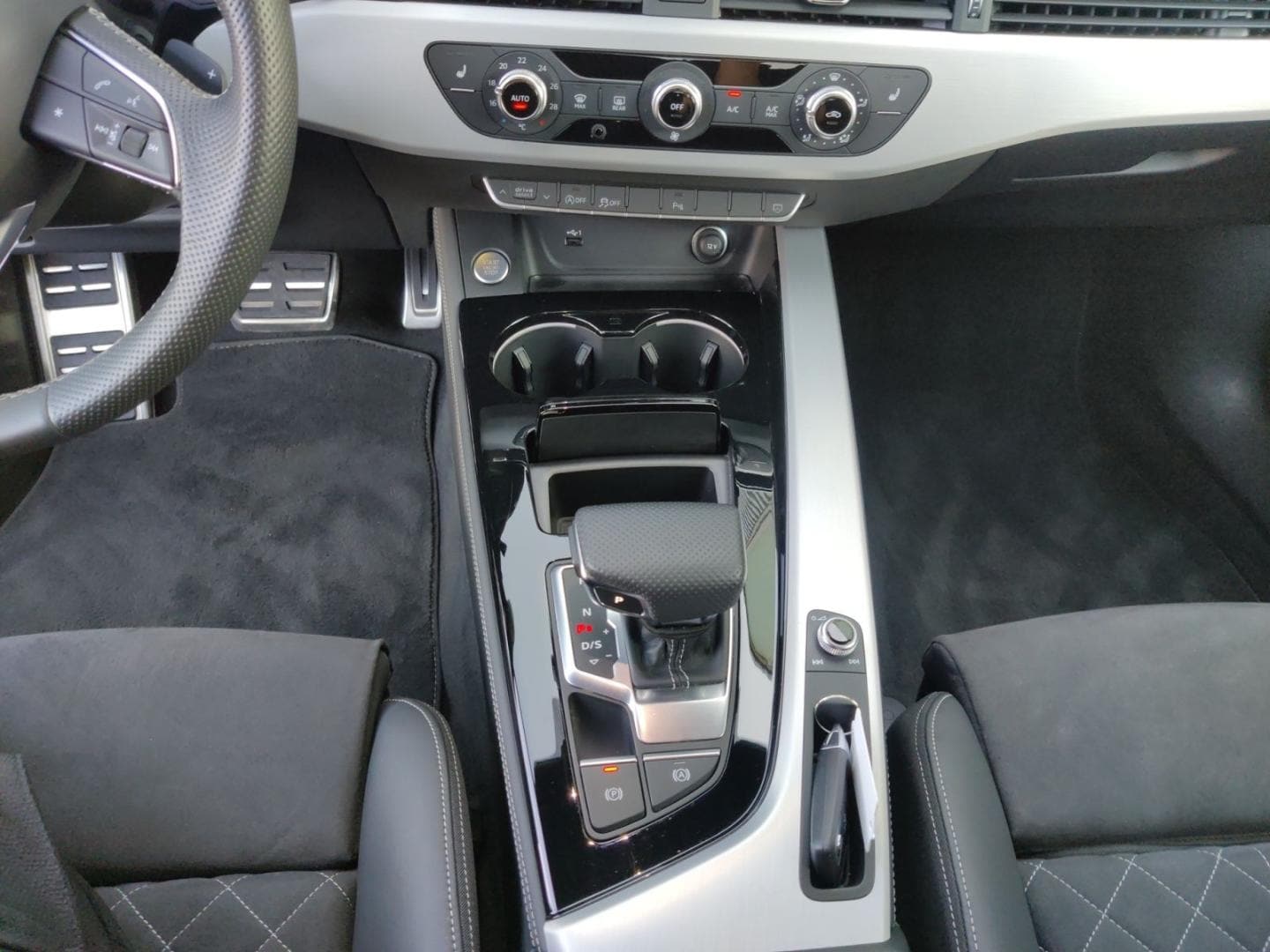 Bild über Audi A5 Sportback S line business 40 TDI S tronic - für weitere Informationen kontaktieren Sie den Audi Partner