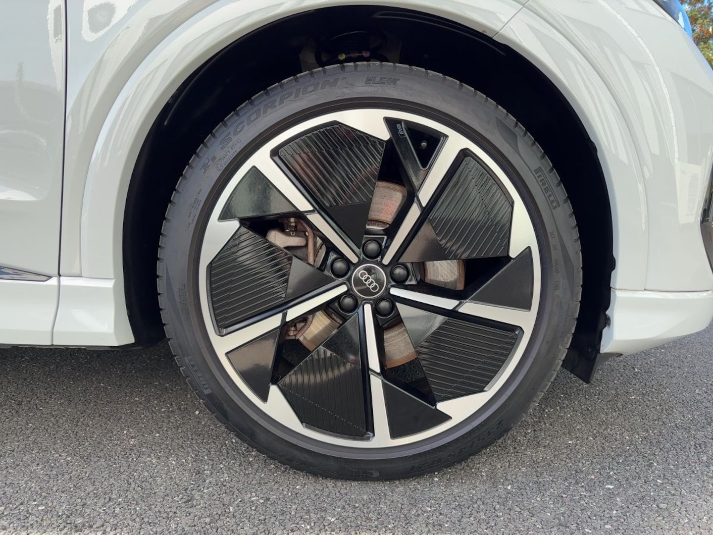 Bild über Audi Q4 Sportback e-tron 50 e-tron quattro - für weitere Informationen kontaktieren Sie den Audi Partner