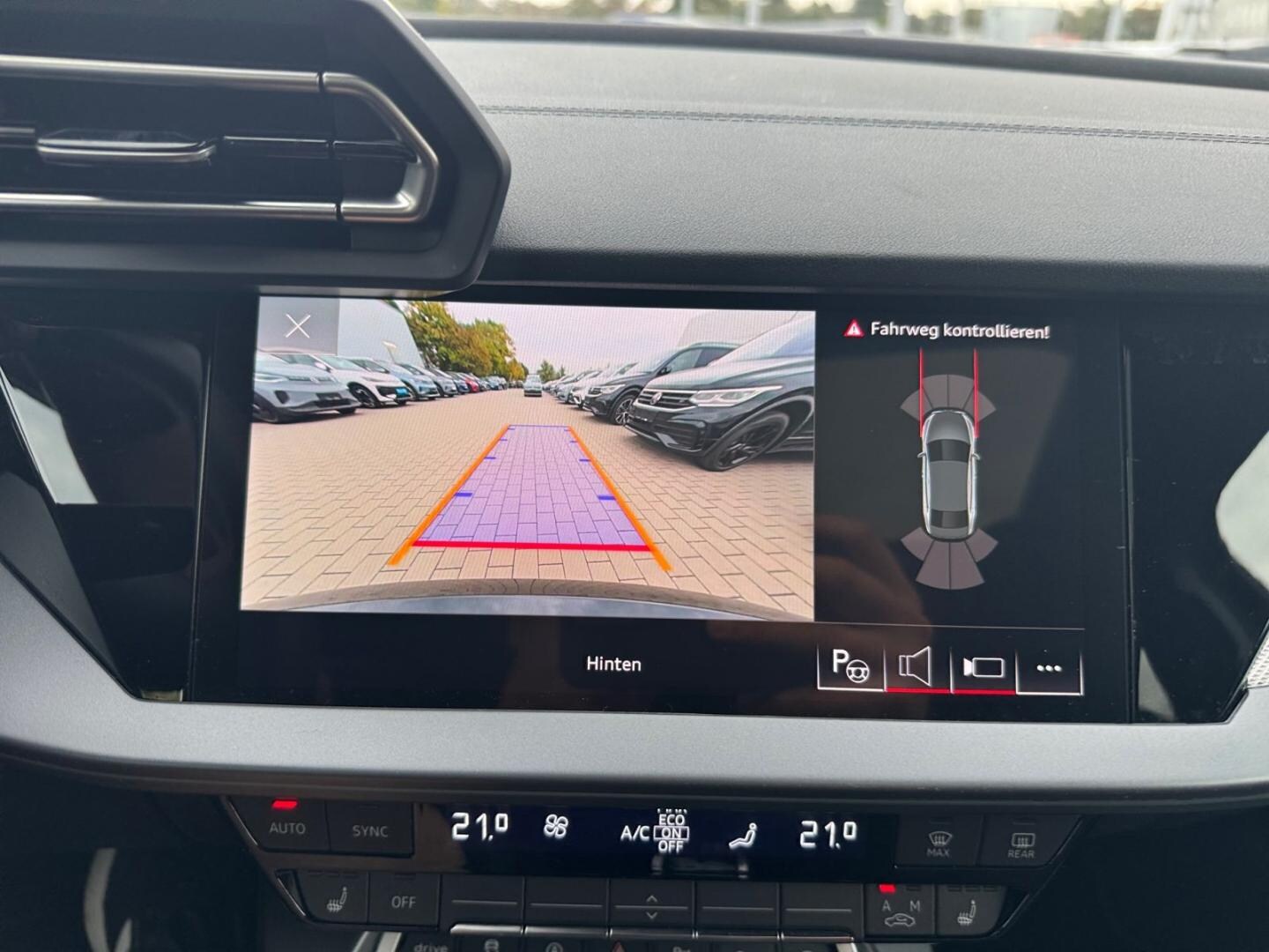Bild über Audi A3 Limousine S line 35 TFSI Schaltgetriebe - für weitere Informationen kontaktieren Sie den Audi Partner