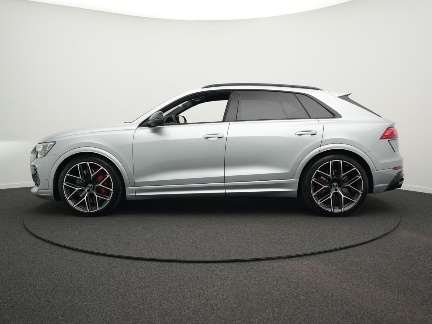 Bild über Audi RS Q8 SUV TFSI quattro 441 kW tiptronic - für weitere Informationen kontaktieren Sie den Audi Partner