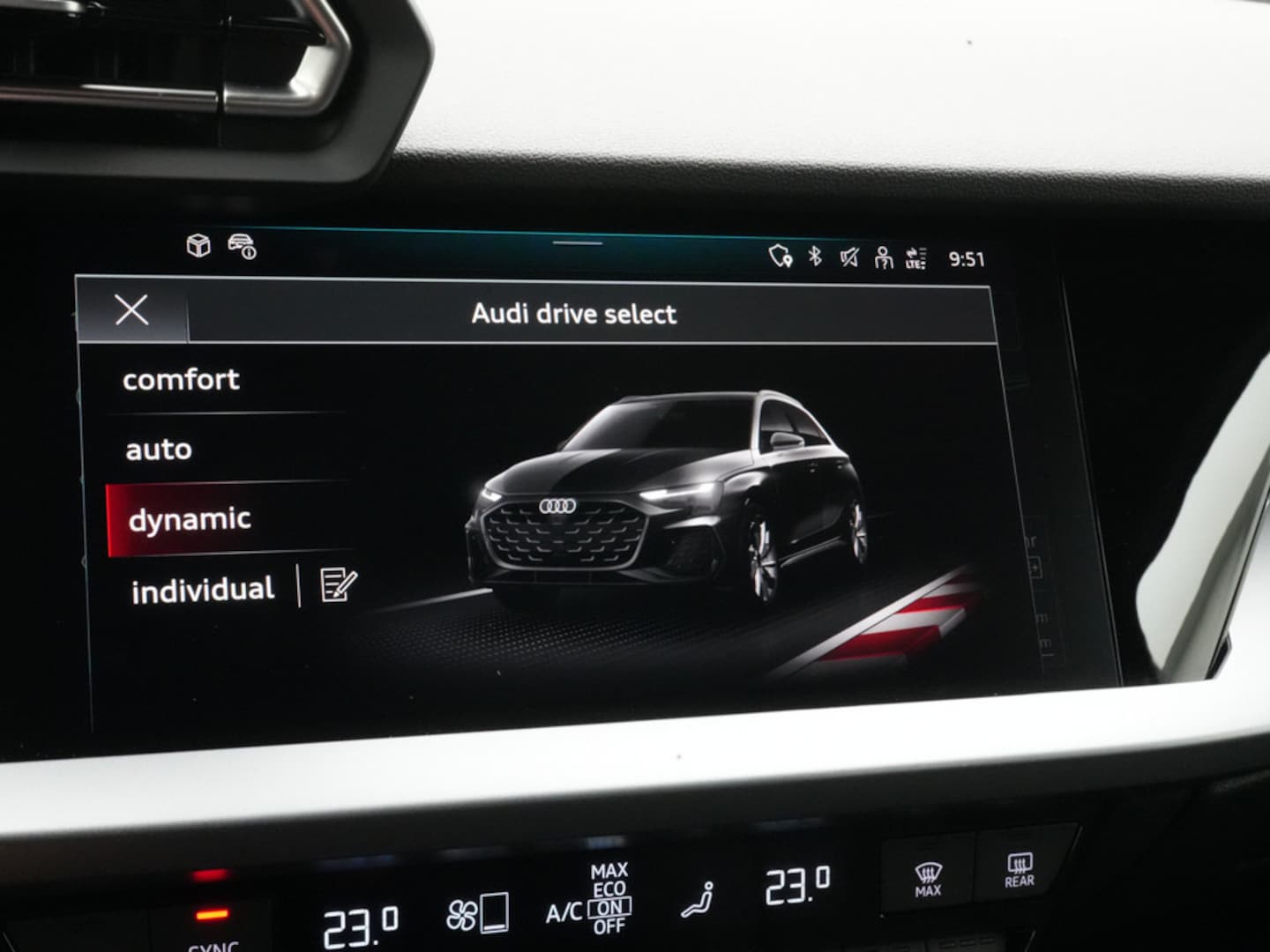 Bild über Audi A3 Sportback S line 30 TDI Schaltgetriebe - für weitere Informationen kontaktieren Sie den Audi Partner