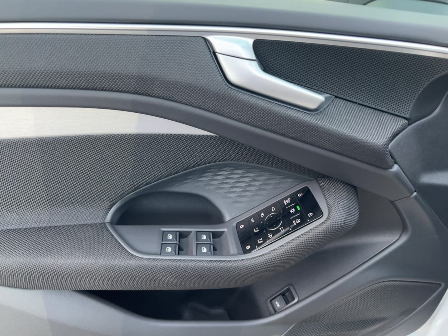 Bild über Audi A6 Avant TFSI 150 kW S tronic - für weitere Informationen kontaktieren Sie den Audi Partner