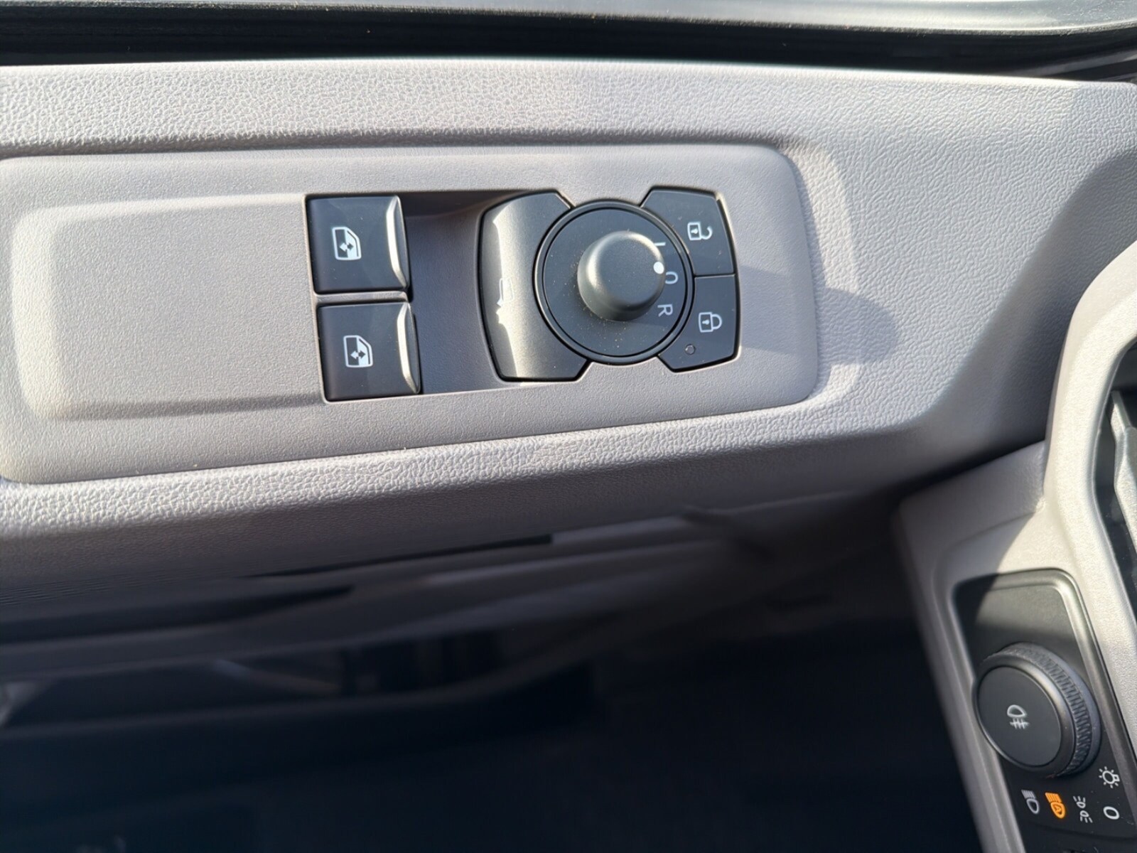 Volkswagen Transporter Kombi kurzer Radstand – Bild 14