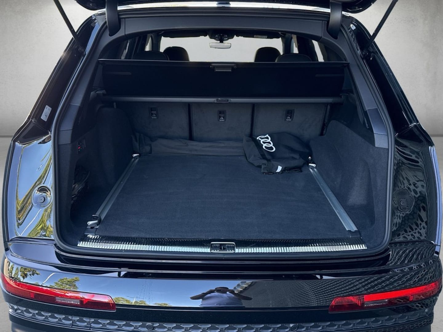 Bild über Audi Q7 SUV TFSI e S line business TFSI e quattro 290 kW tiptronic - für weitere Informationen kontaktieren Sie den Audi Partner