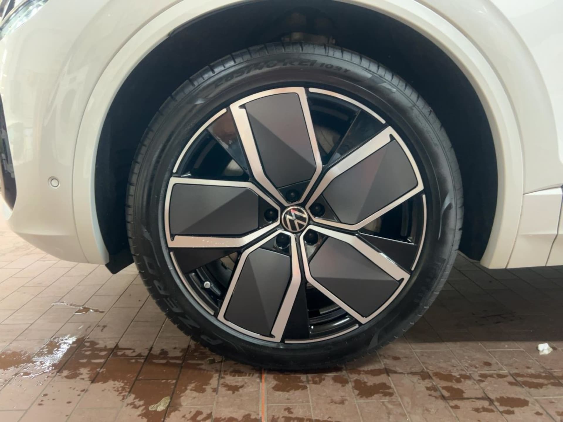 Volkswagen Touareg R