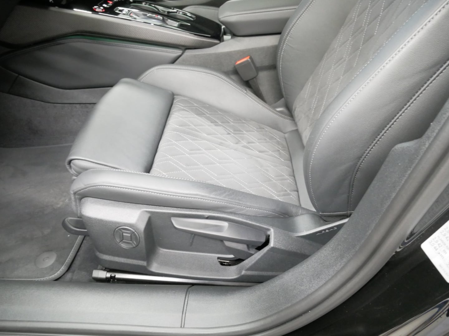 Bild über Audi A5 Limousine TDI quattro 150 kW S tronic - für weitere Informationen kontaktieren Sie den Audi Partner
