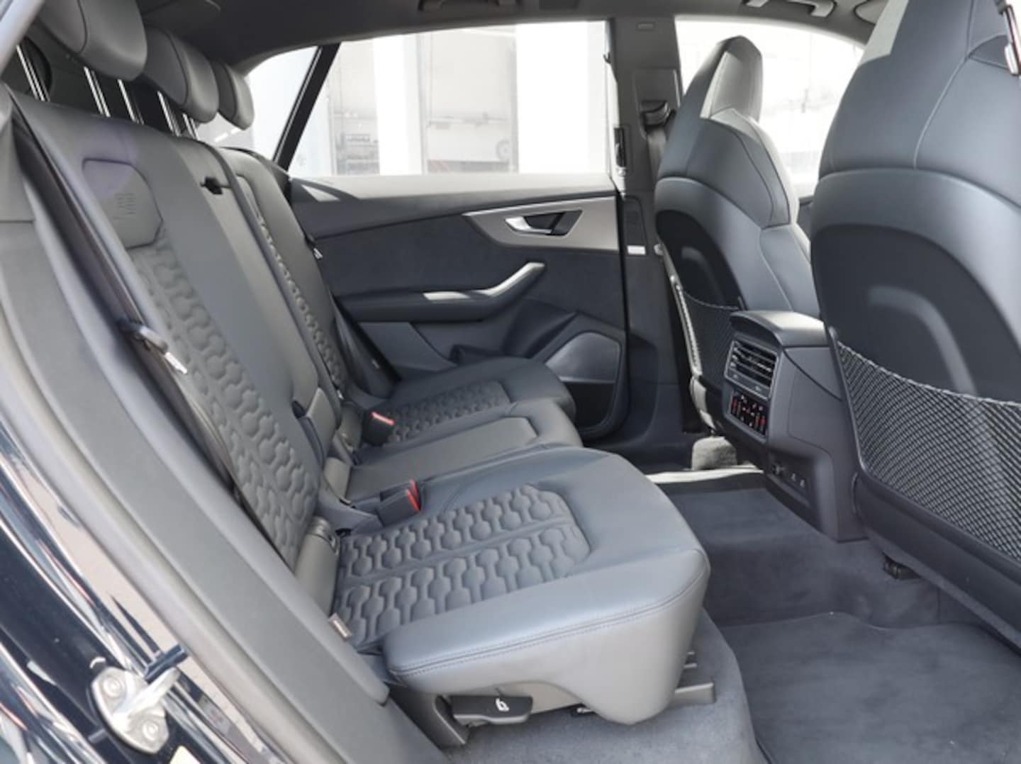 Bild über Audi RS Q8 SUV TFSI quattro 441 kW tiptronic - für weitere Informationen kontaktieren Sie den Audi Partner
