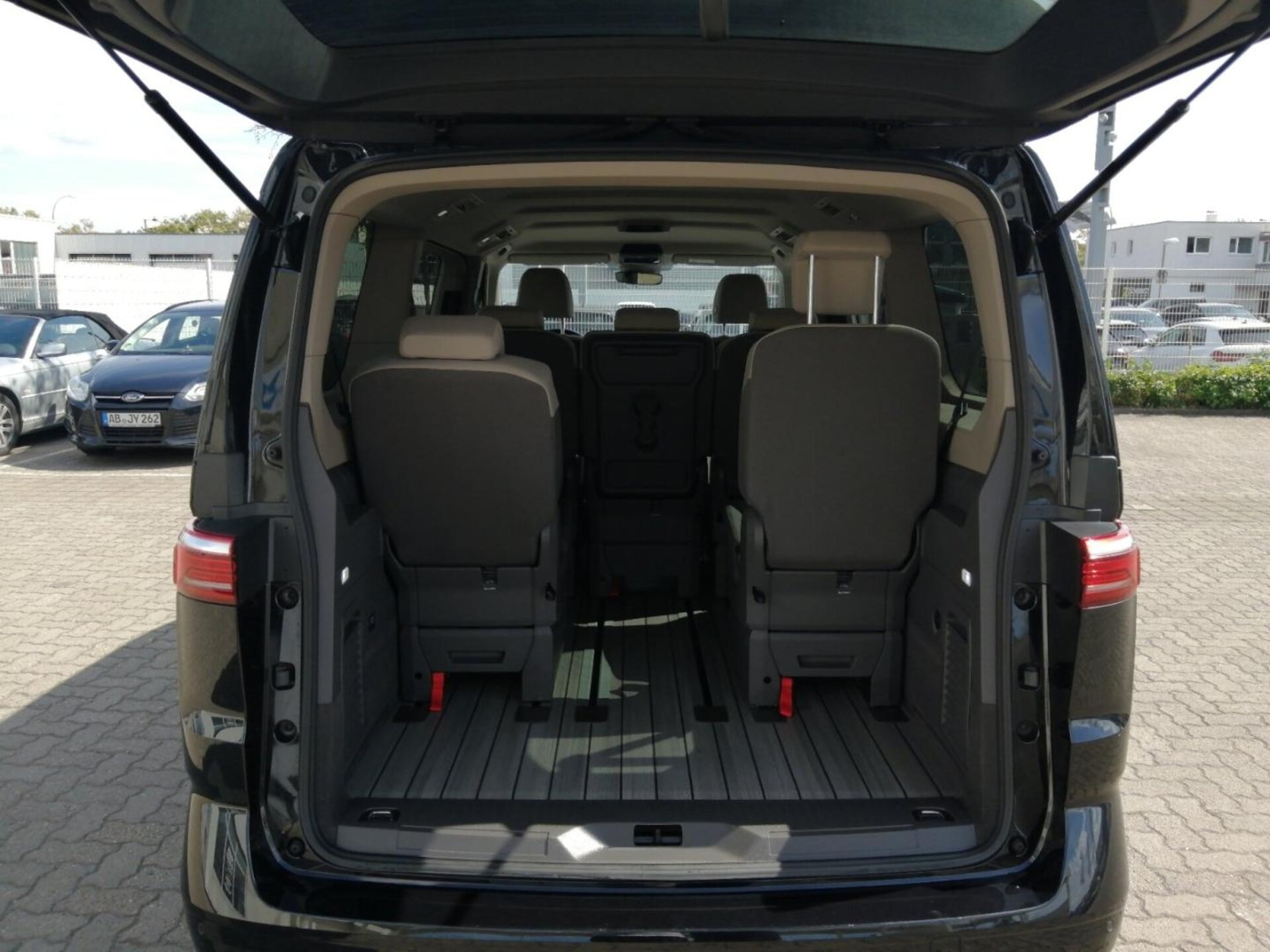 Volkswagen Multivan Langversion Basis-Modell