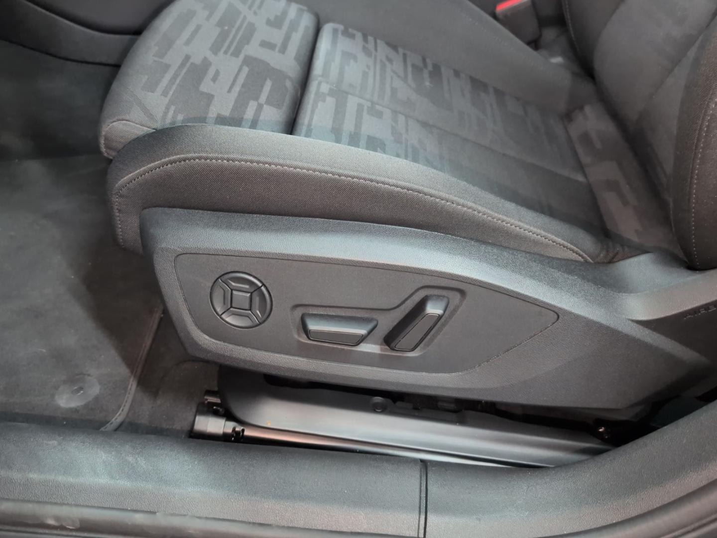 Bild über Audi A6 Limousine TDI 150 kW S tronic - für weitere Informationen kontaktieren Sie den Audi Partner