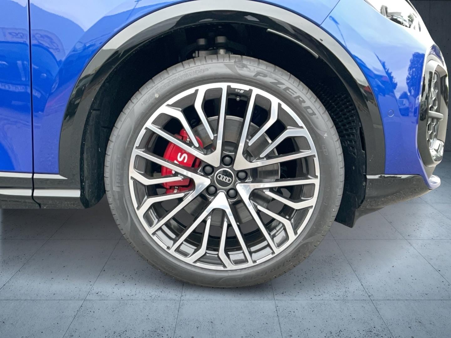 Bild über Audi SQ5 SUV edition one mit Akzenten mythosschwarz TFSI 270 kW S tronic - für weitere Informationen kontaktieren Sie den Audi Partner