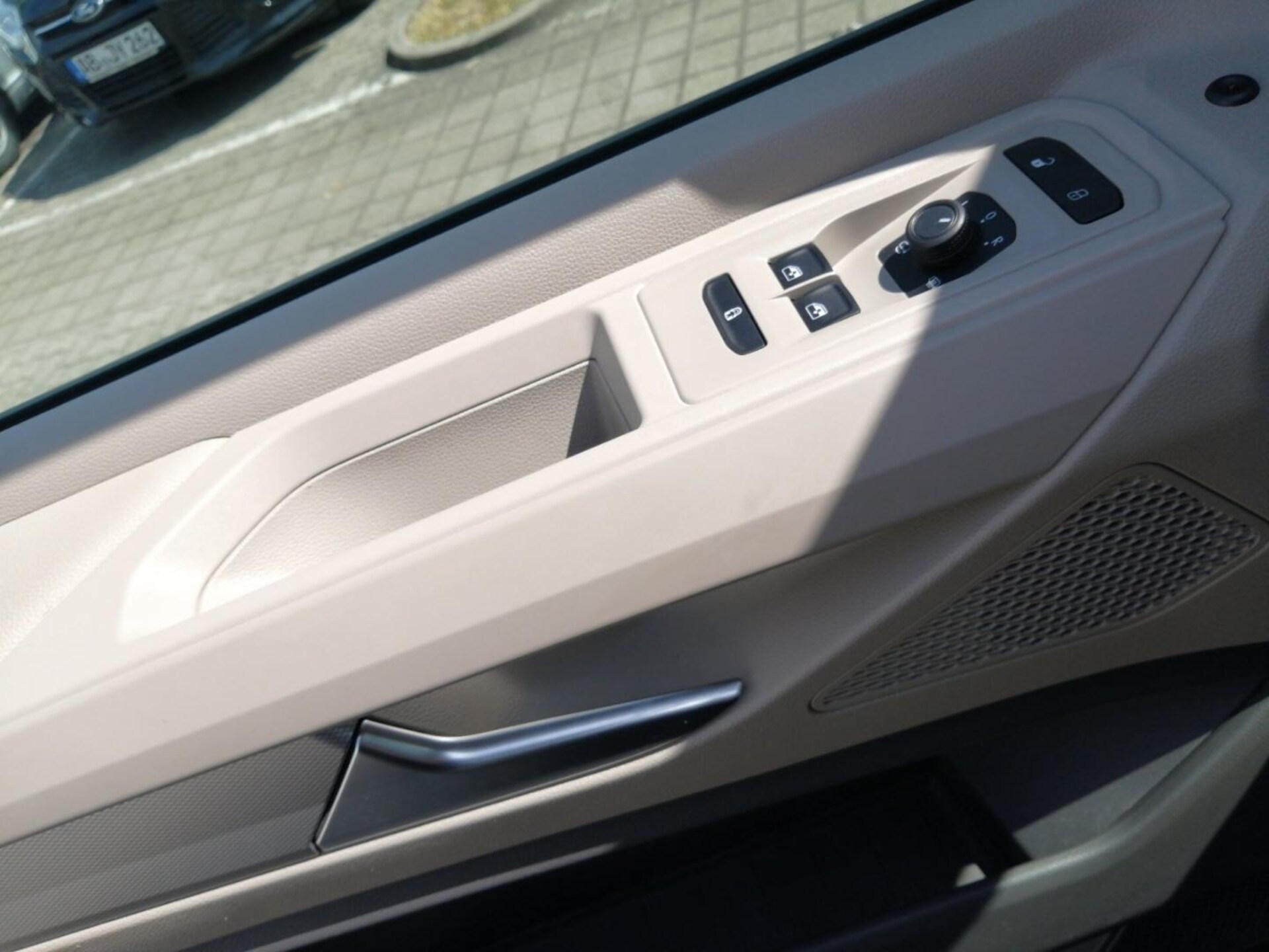 Volkswagen Multivan Langversion Basis-Modell