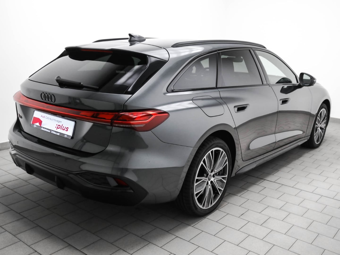 Bild über Audi A5 Avant TDI quattro 150 kW S tronic - für weitere Informationen kontaktieren Sie den Audi Partner