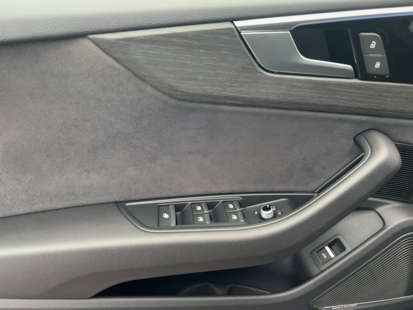 Bild über Audi A5 Cabriolet S line 40 TDI quattro S tronic - für weitere Informationen kontaktieren Sie den Audi Partner