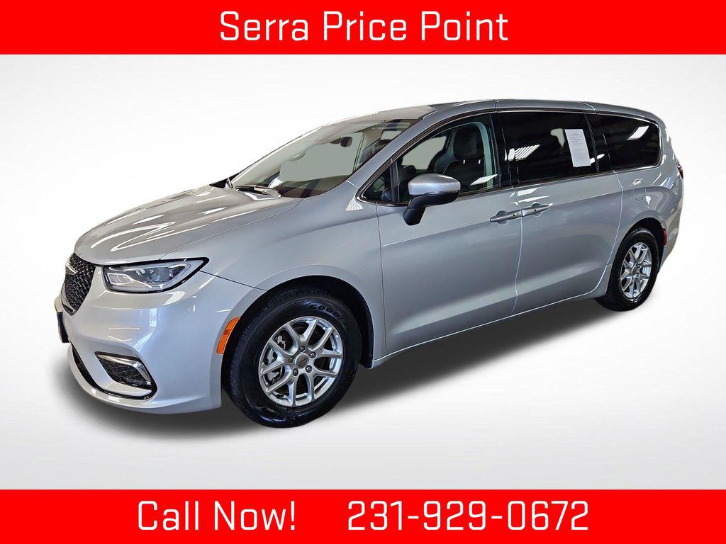 2023 Chrysler Pacifica's photo