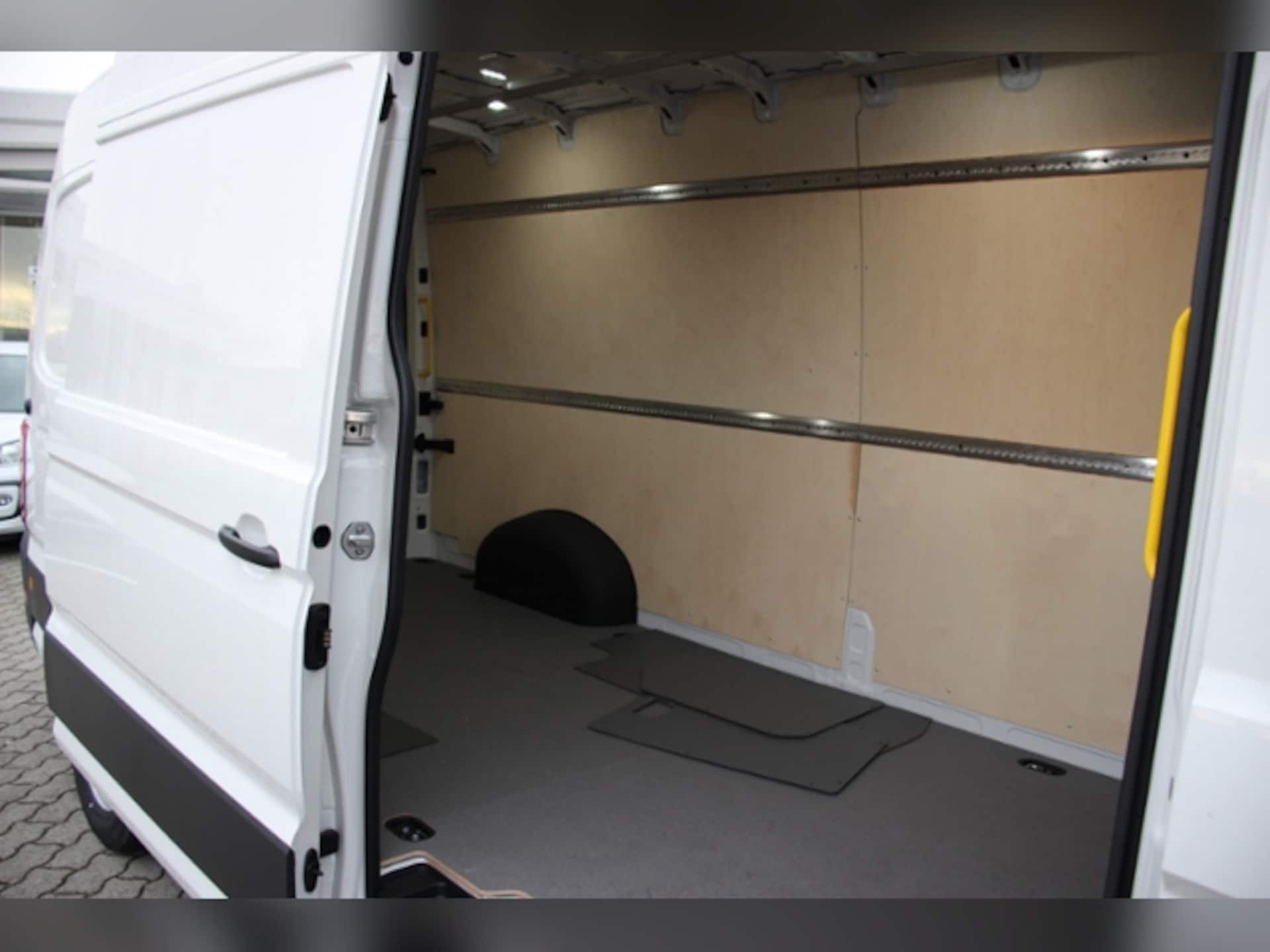 Volkswagen Crafter Kasten langer Radstand