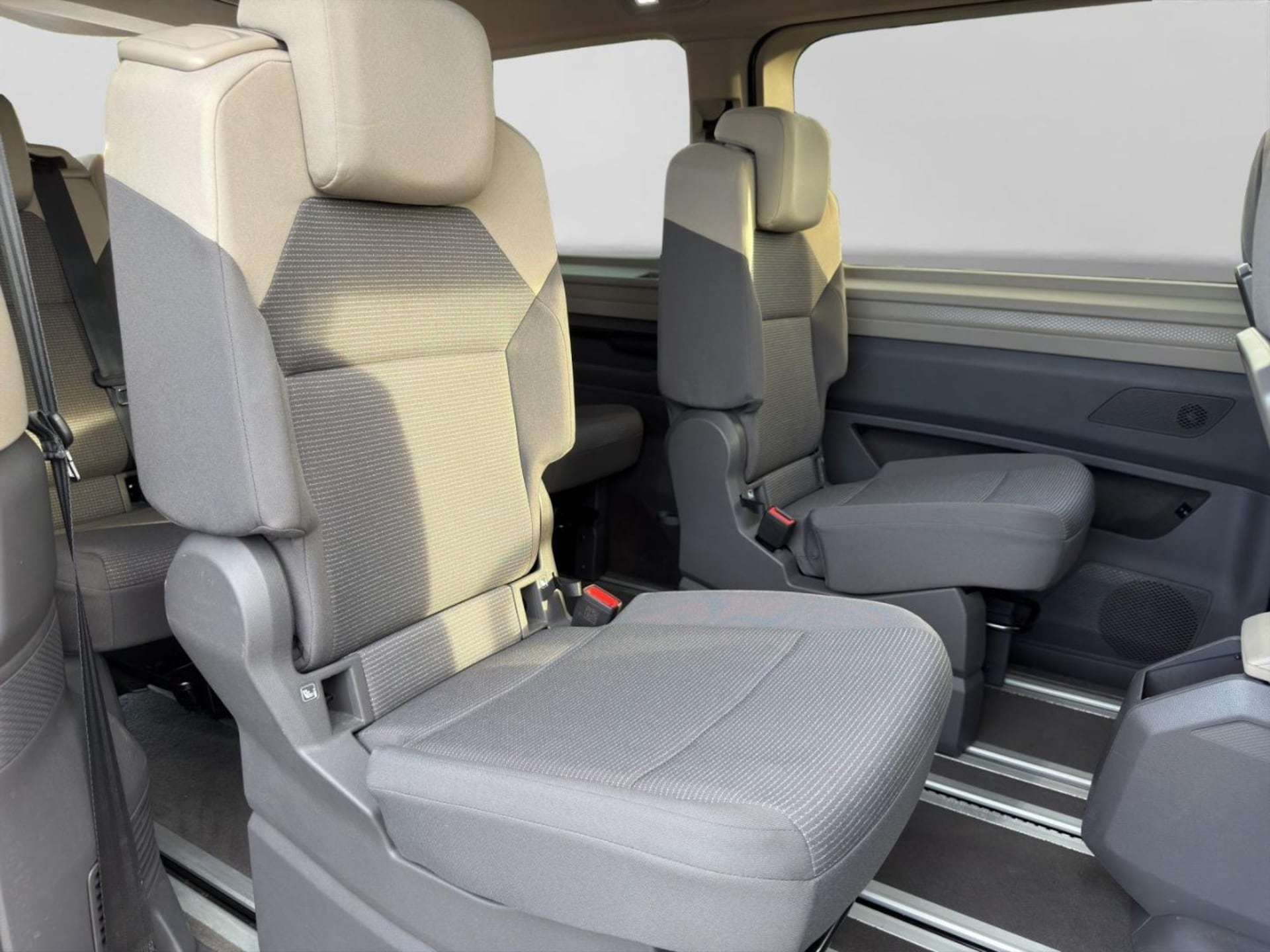 Volkswagen Multivan Langversion Basis-Modell