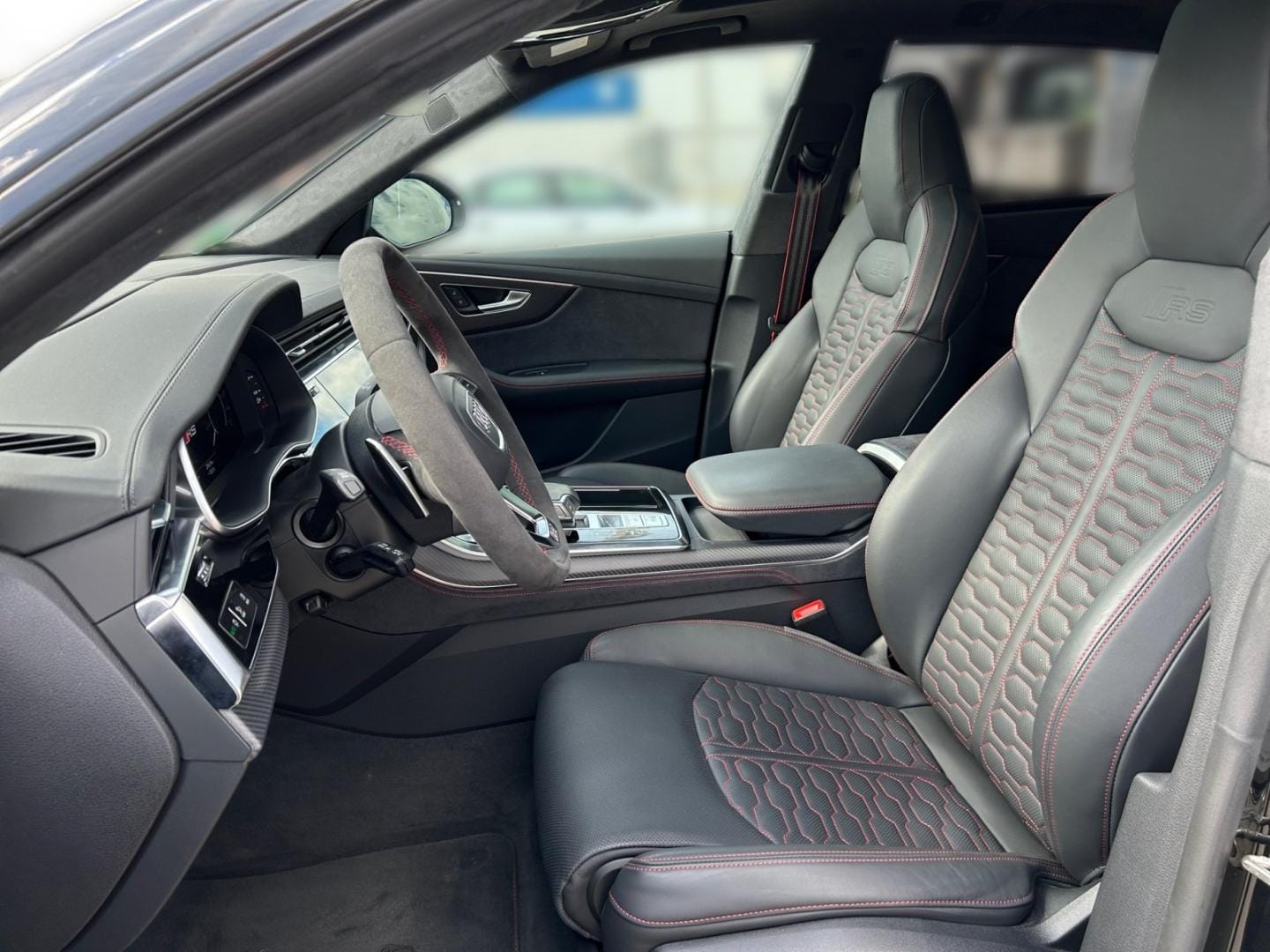 Bild über Audi RS Q8 SUV TFSI quattro 471 kW tiptronic - für weitere Informationen kontaktieren Sie den Audi Partner