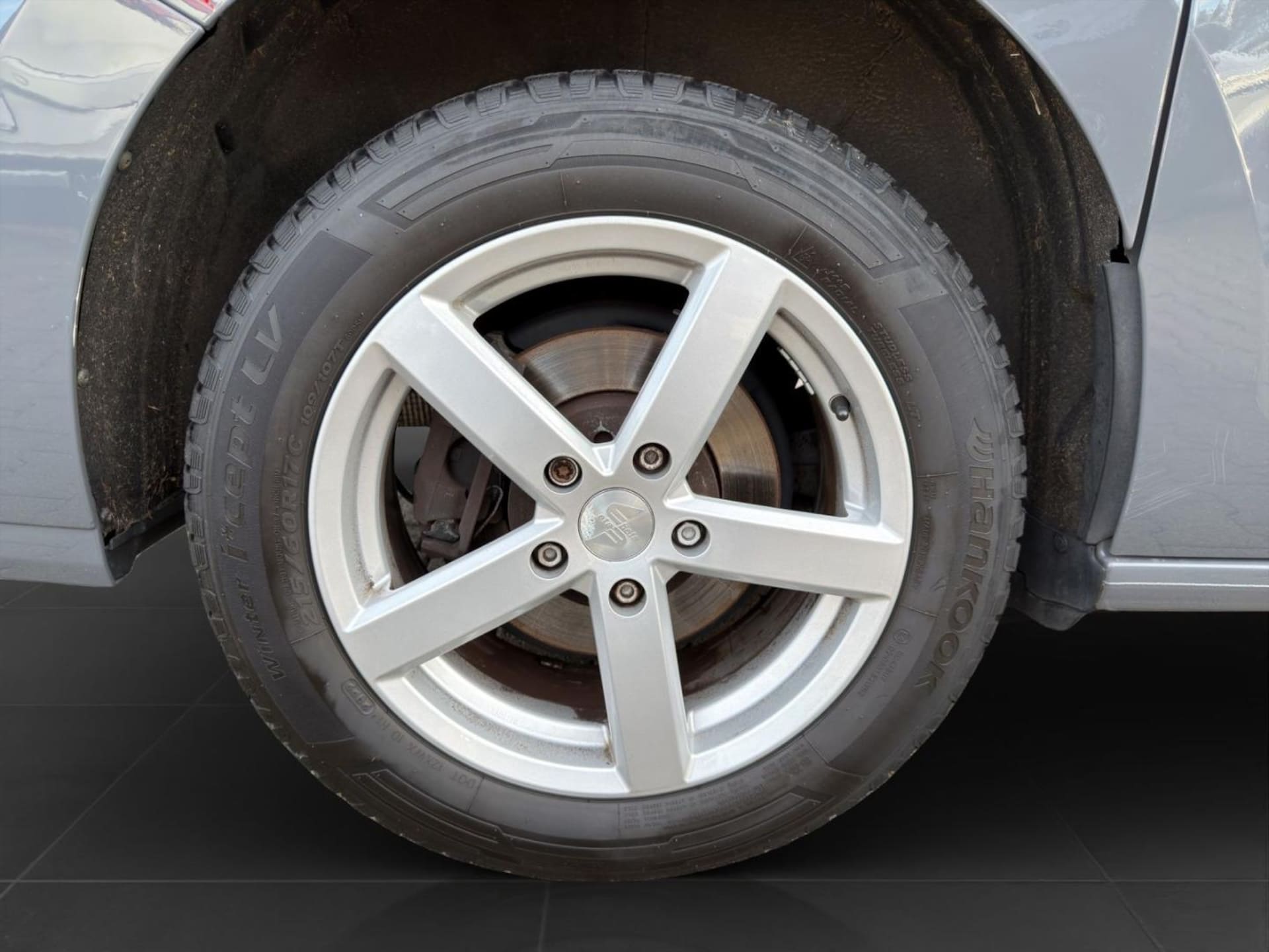 Volkswagen Multivan Langversion Basis-Modell
