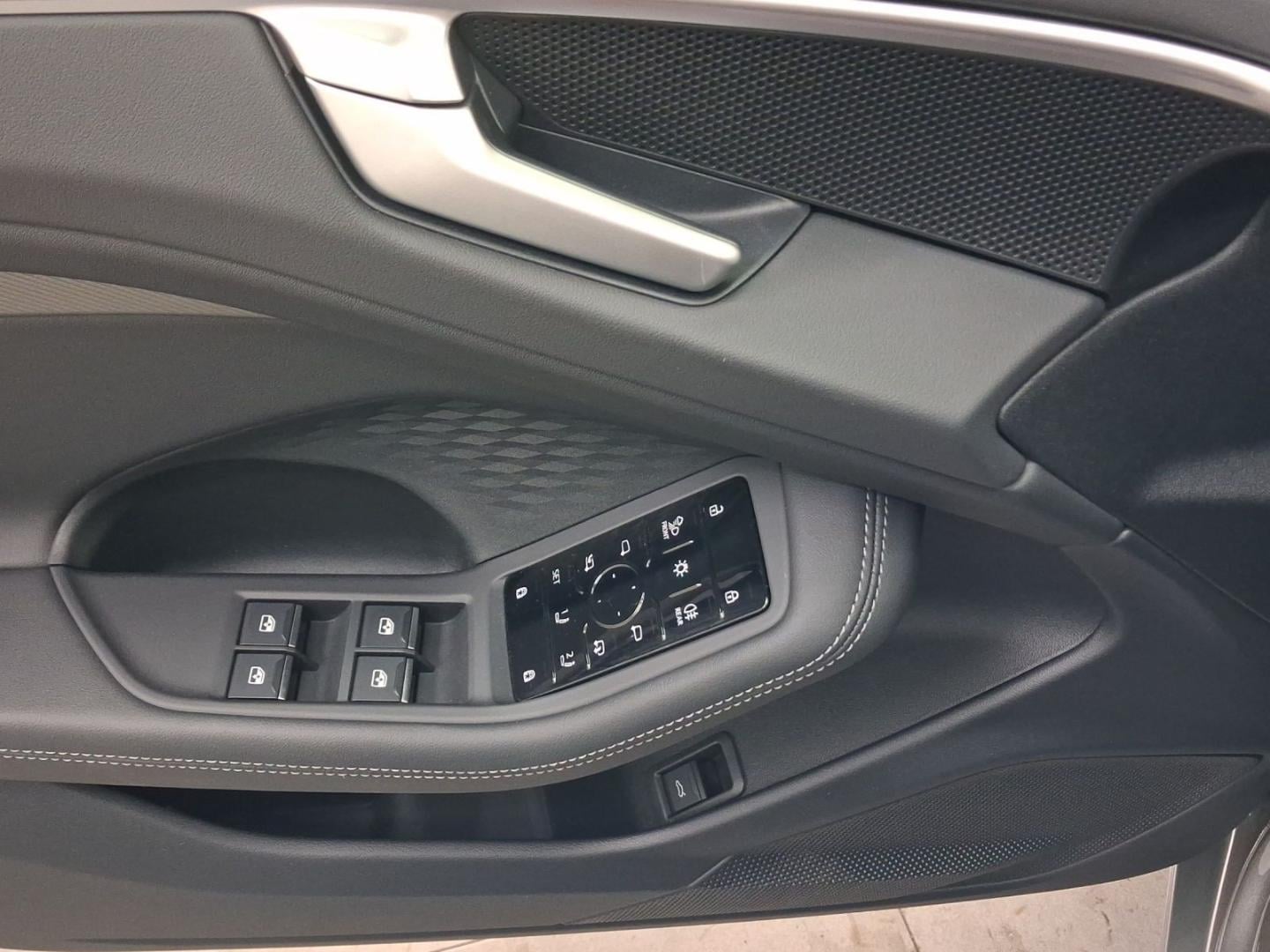 Bild über Audi A6 Avant TFSI 150 kW S tronic - für weitere Informationen kontaktieren Sie den Audi Partner