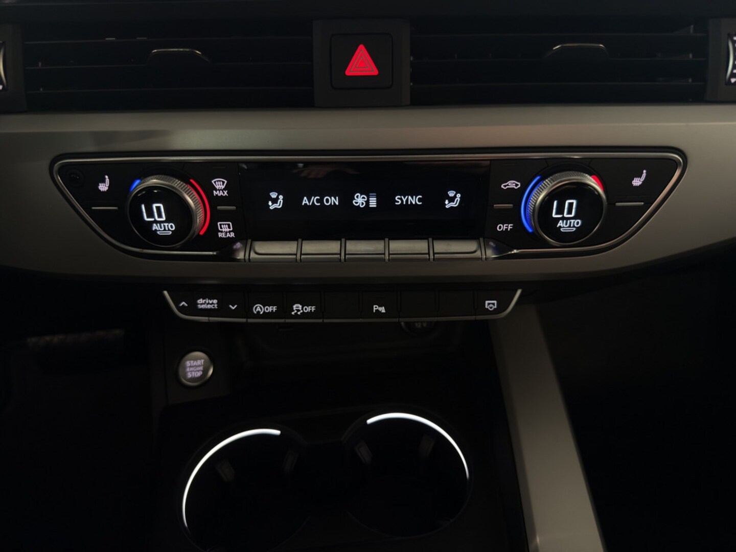 Bild über Audi A4 Avant 40 TFSI quattro S tronic - für weitere Informationen kontaktieren Sie den Audi Partner