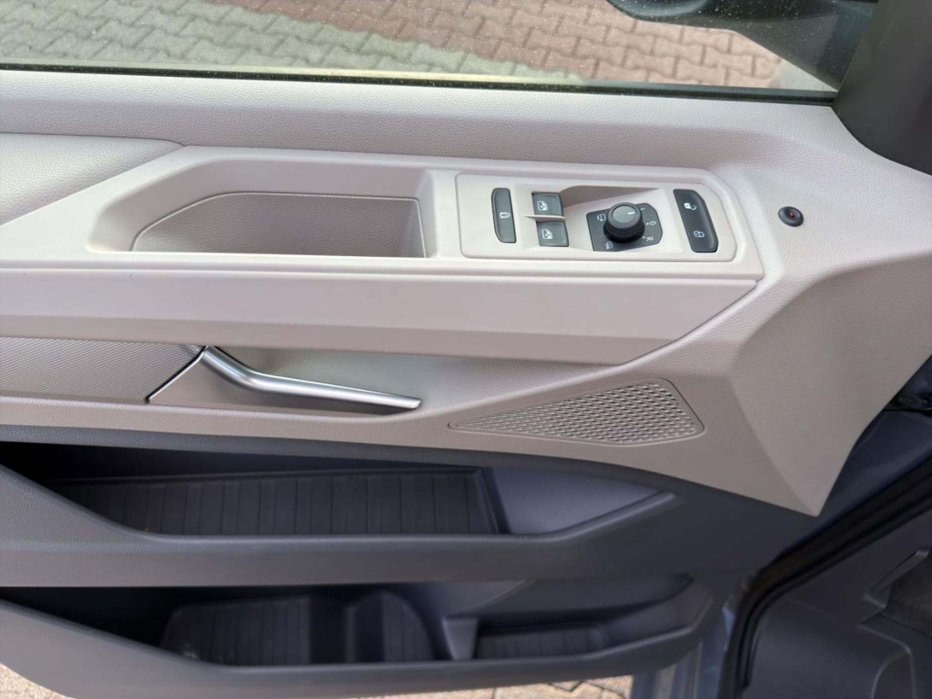 Volkswagen Multivan Langversion Basis-Modell