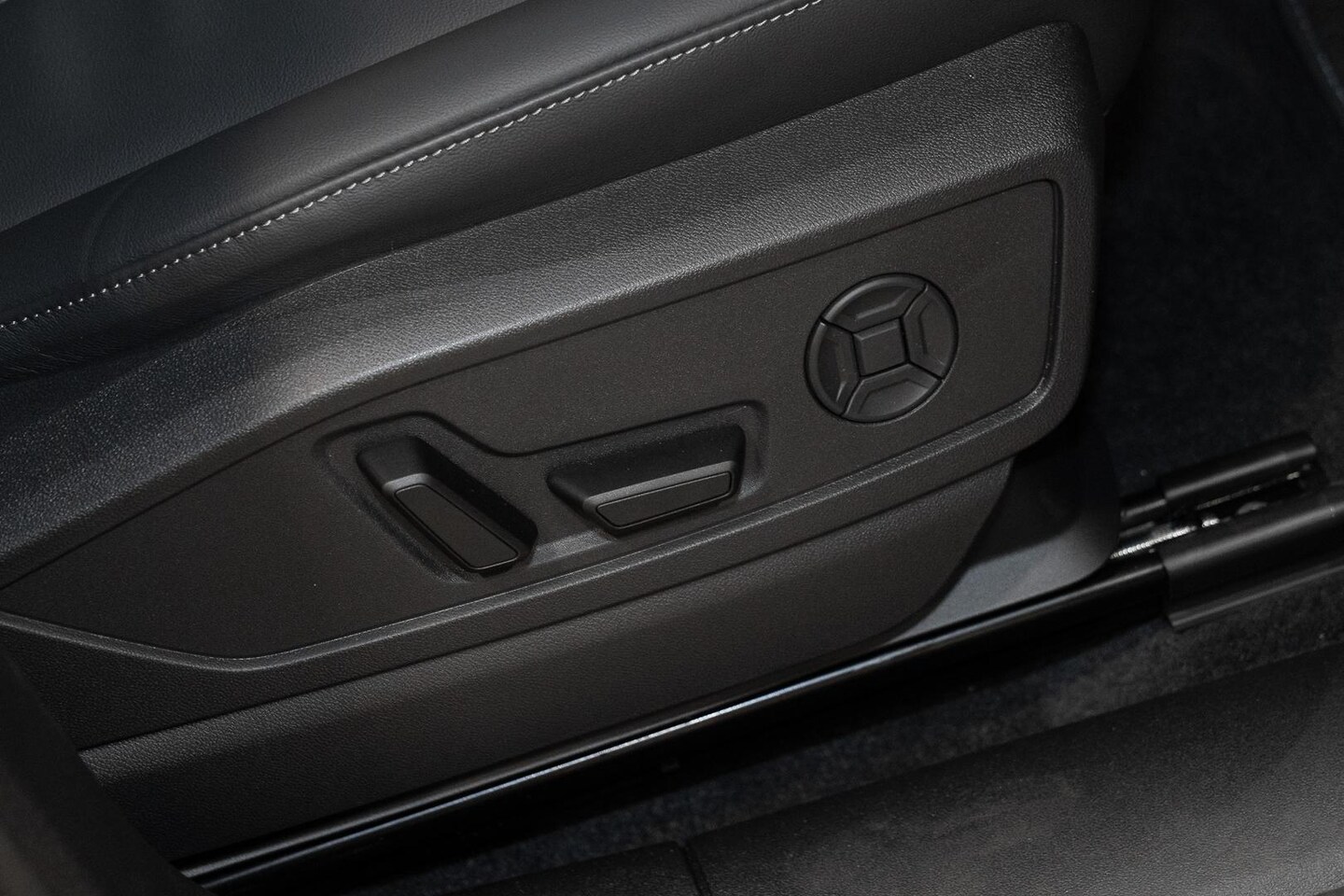 Image about Audi Q5 SUV TDI quattro 150 kW
