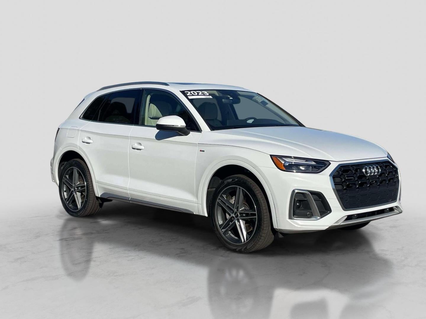 2023 Audi Q5 55 e Premium Plus's photo