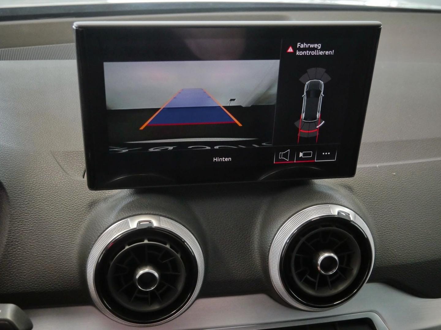Bild über Audi Q2 S line 35 TFSI S tronic - für weitere Informationen kontaktieren Sie den Audi Partner