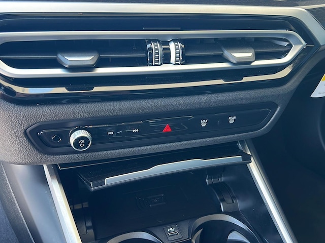 2023 BMW 3 Series 26