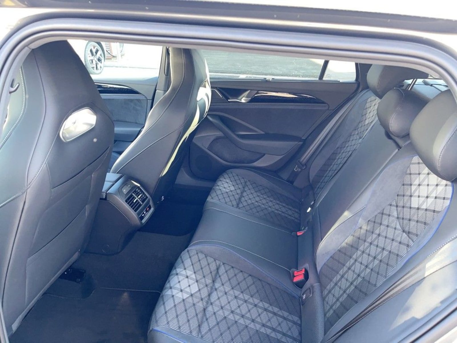Volkswagen Passat – Bild 13