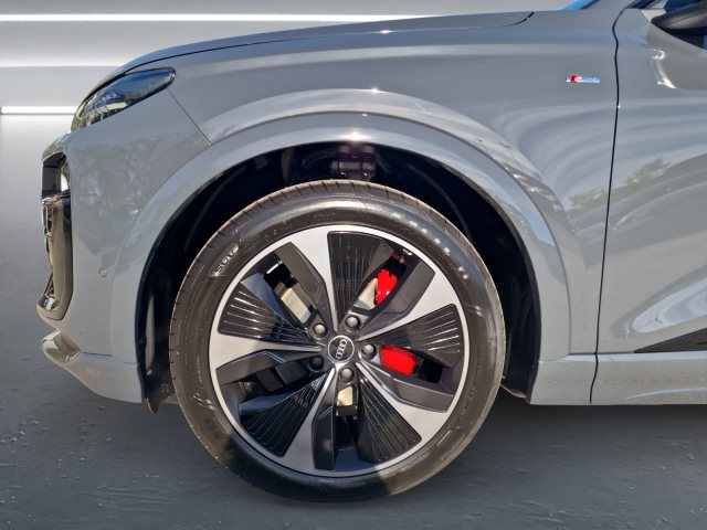 Image about Audi Q6 SUV e-tron e-tron quattro