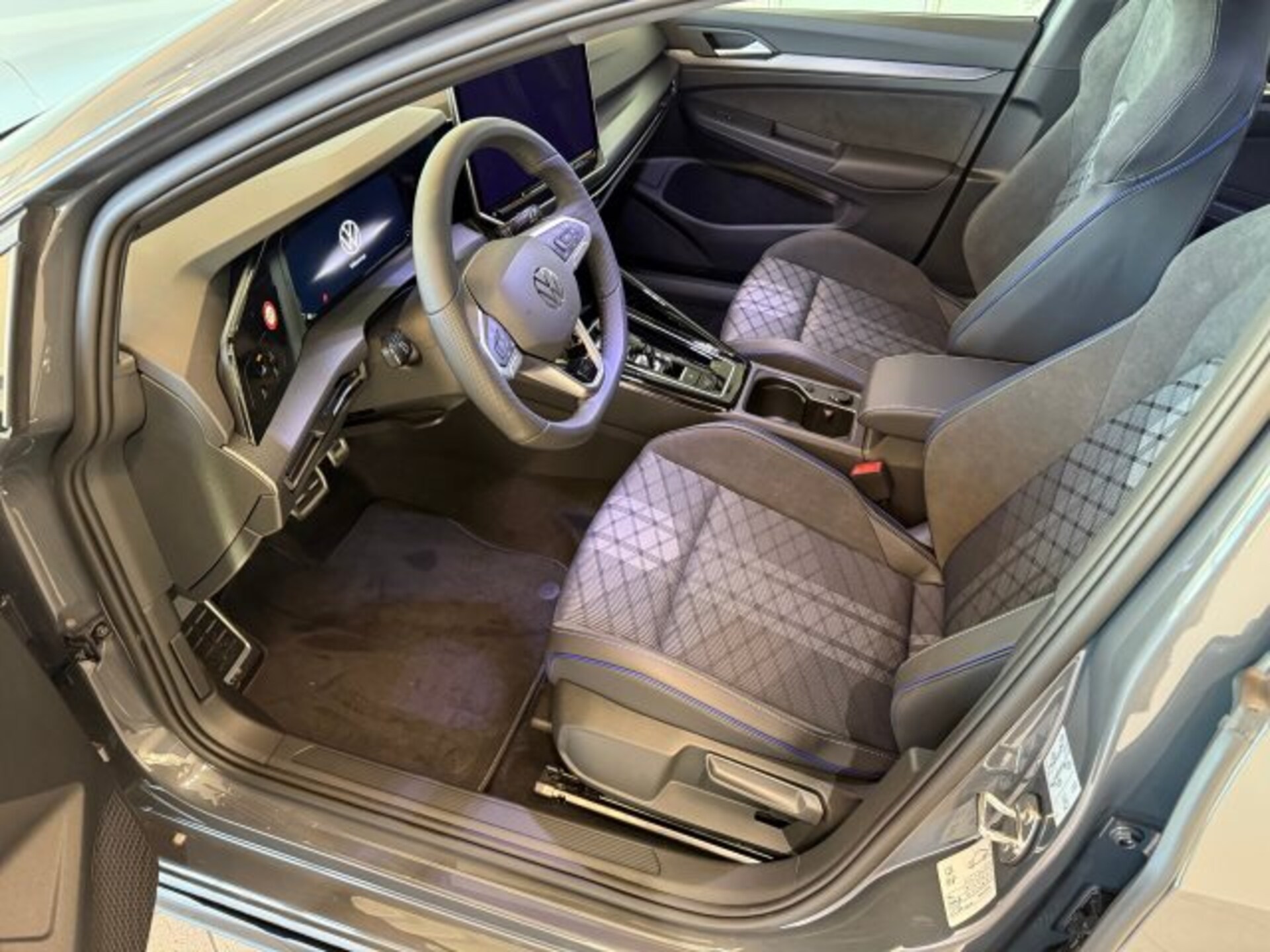Volkswagen Golf R-Line