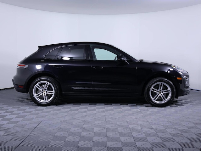 2026 Porsche Macan T - Photo 8