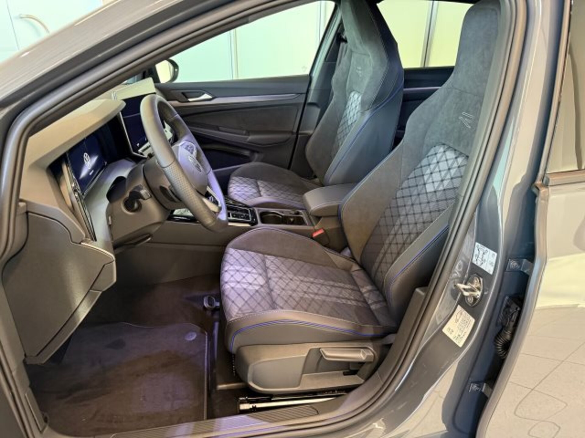 Volkswagen Golf R-Line