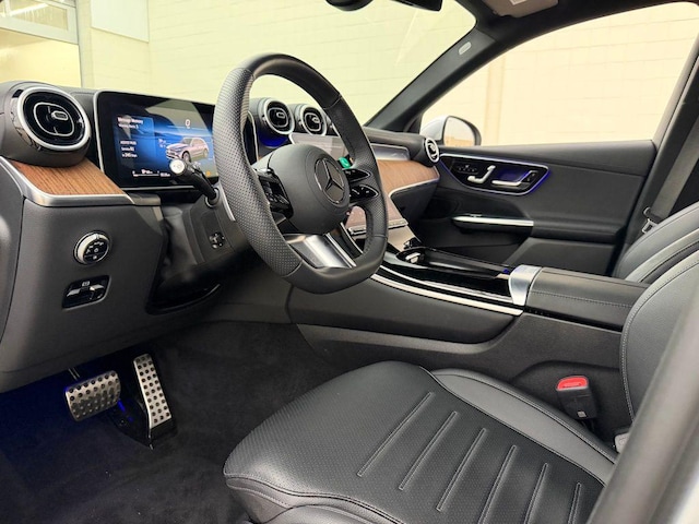 2025 Mercedes-Benz GLC 300