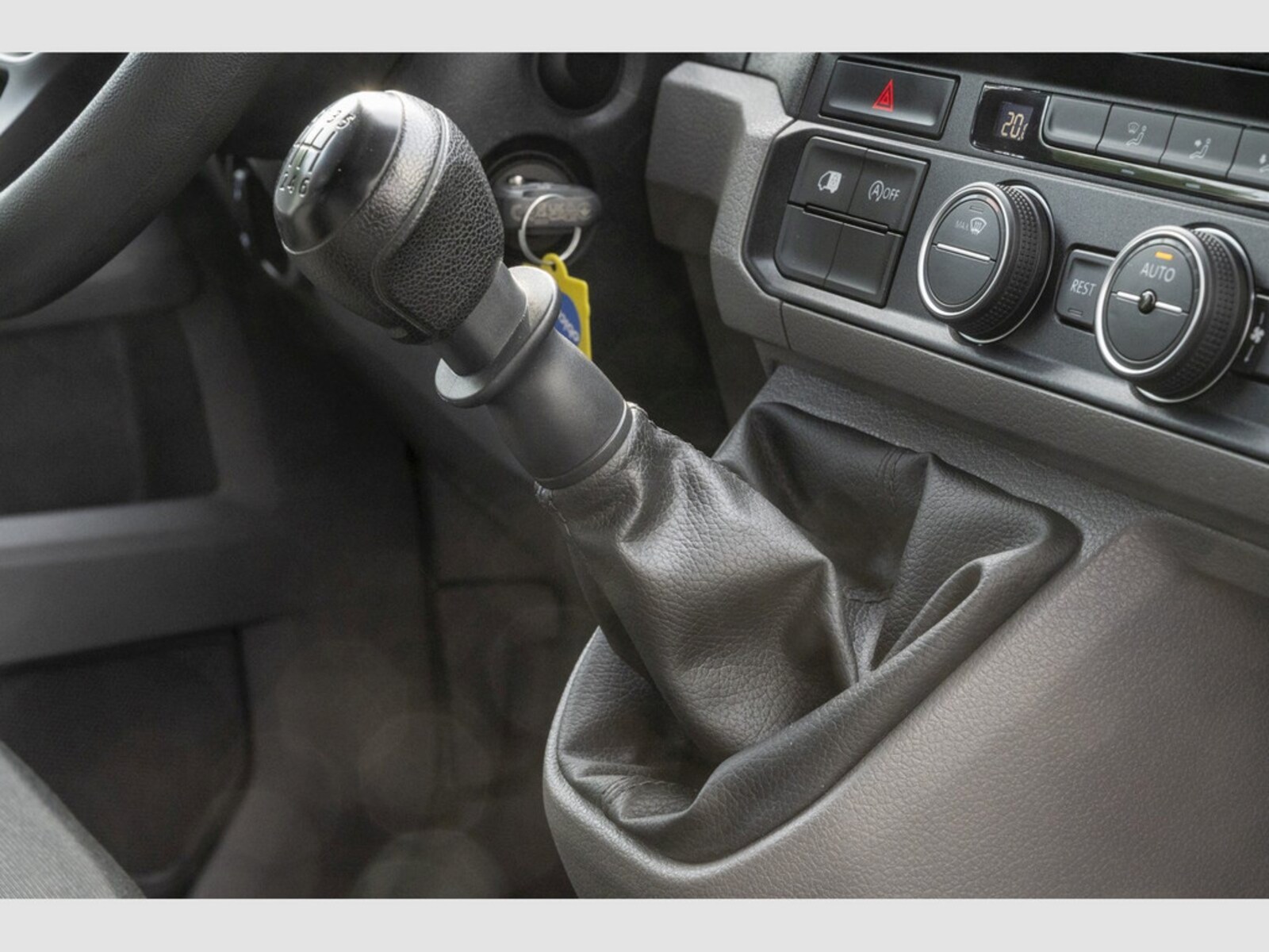Volkswagen Crafter Kasten langer Radstand – Bild 11