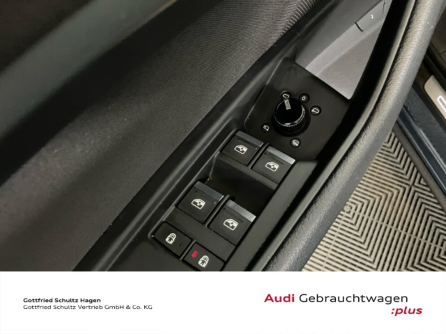 Bild über Audi Q8 e-tron S line 50 e-tron quattro - für weitere Informationen kontaktieren Sie den Audi Partner