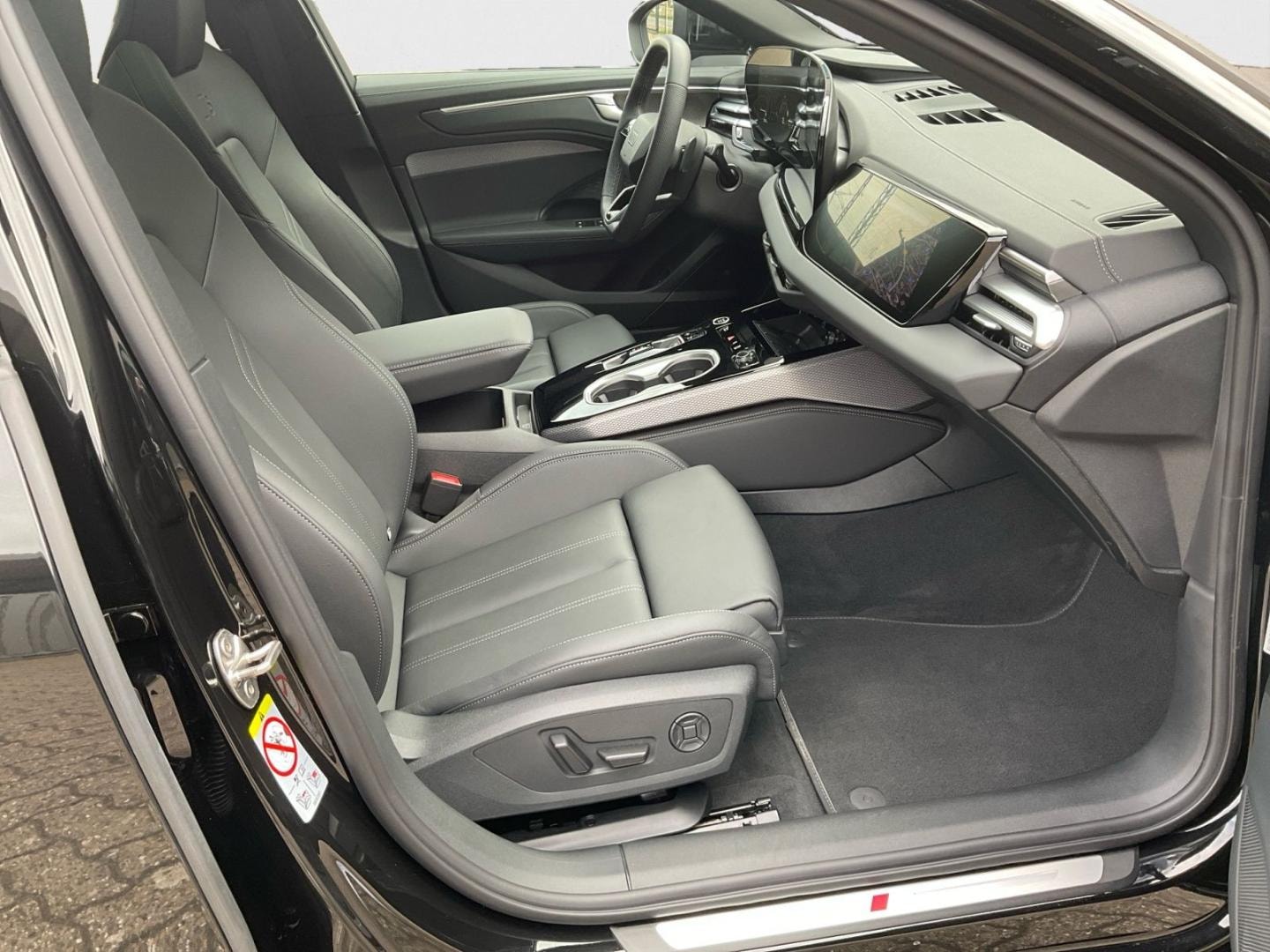 Bild über Audi A6 Avant TFSI quattro 270 kW S tronic - für weitere Informationen kontaktieren Sie den Audi Partner
