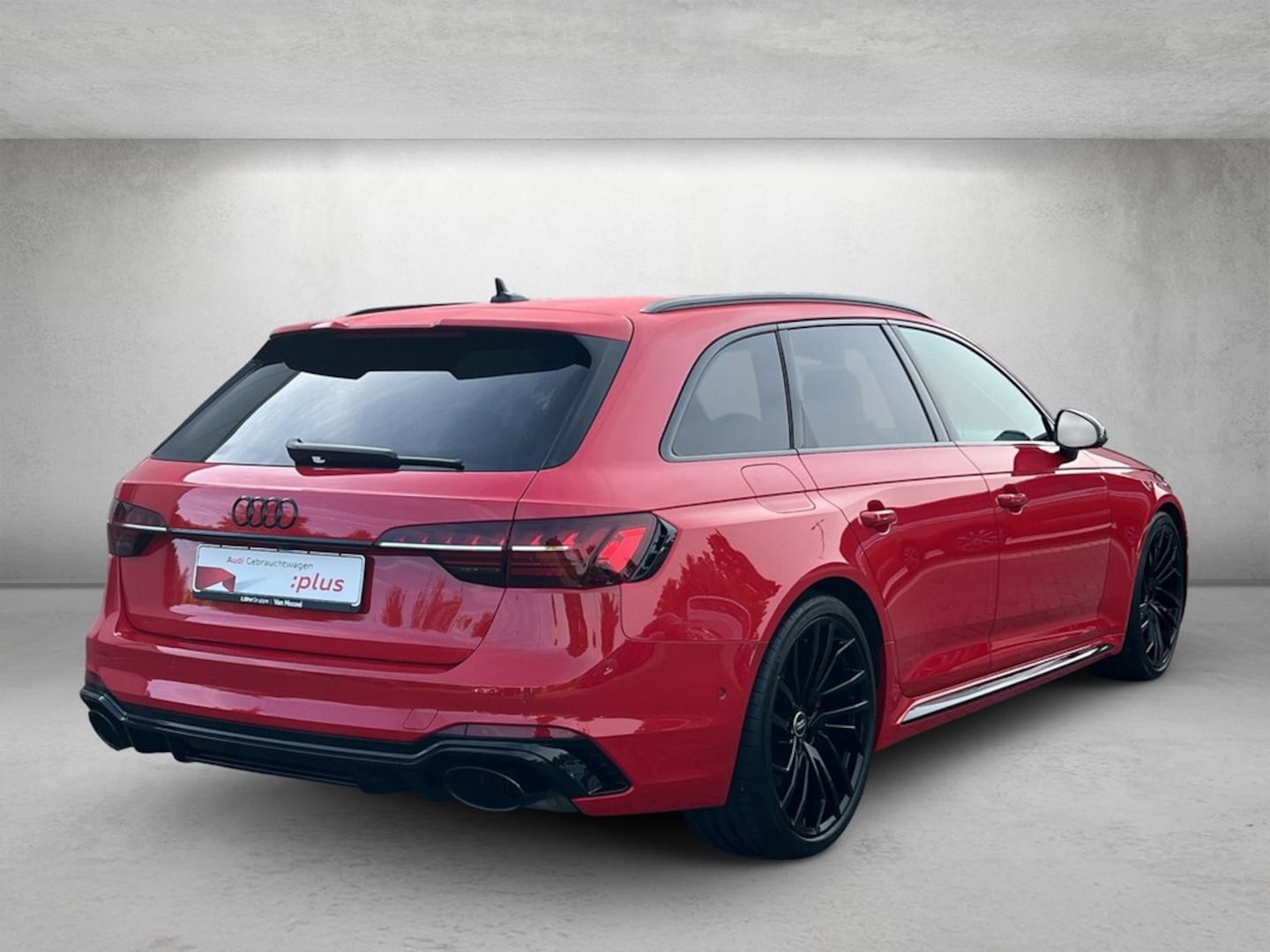 Bild über Audi RS 4 Avant TFSI quattro tiptronic - für weitere Informationen kontaktieren Sie den Audi Partner