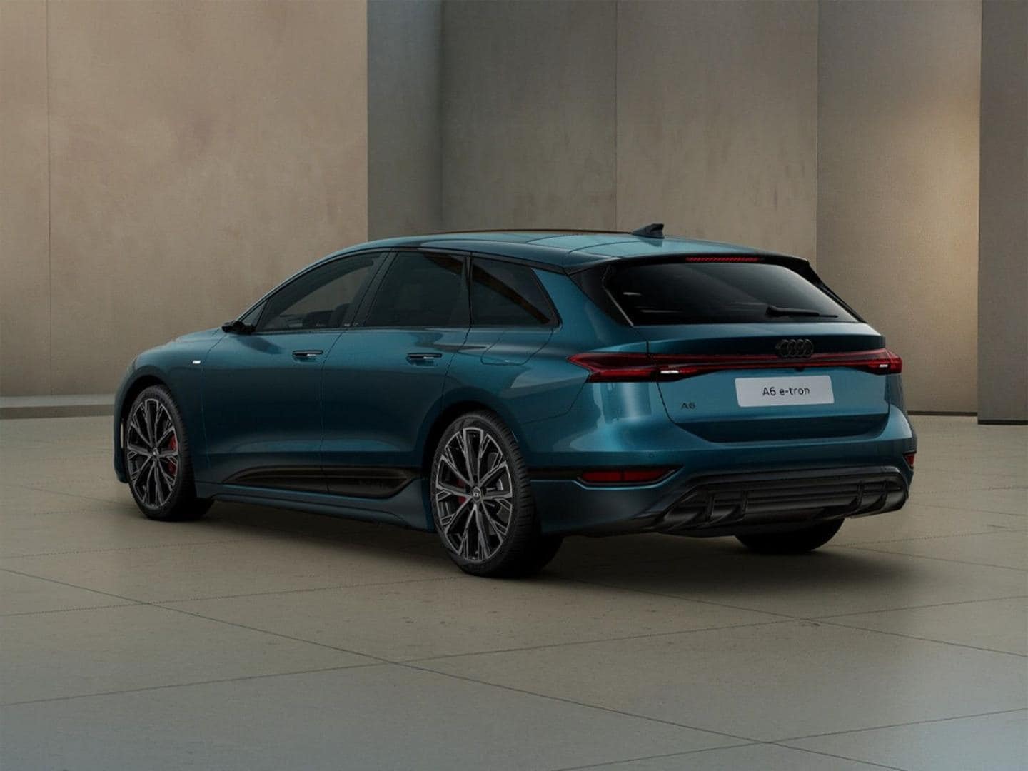 Immagine di Audi A6 Avant e-tron Edition one Blu Malpelo e-tron performance 270,00 kW - Vista: for more details contact your dealer