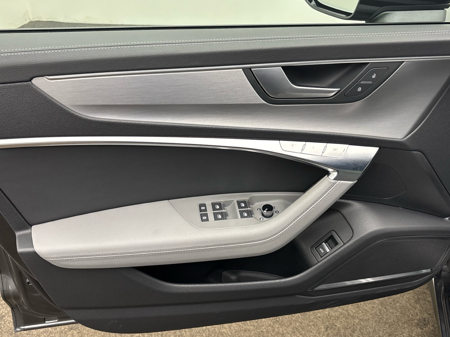 Bild über Audi S6 Avant TDI quattro tiptronic - für weitere Informationen kontaktieren Sie den Audi Partner