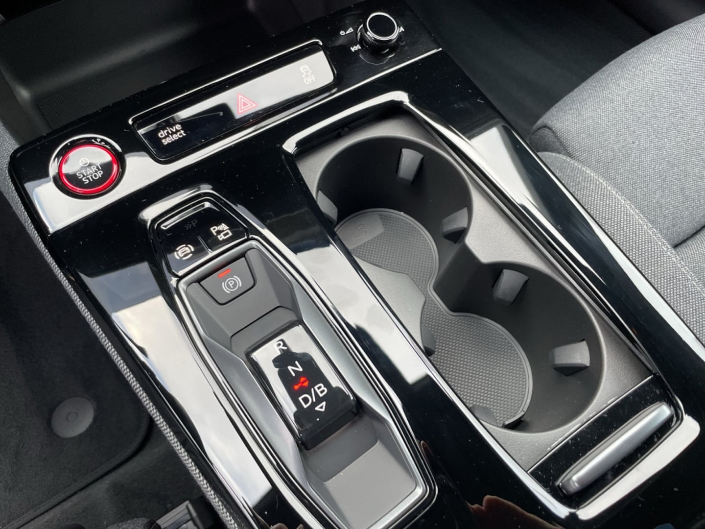 Bild über Audi A6 Avant e-tron e-tron performance - für weitere Informationen kontaktieren Sie den Audi Partner