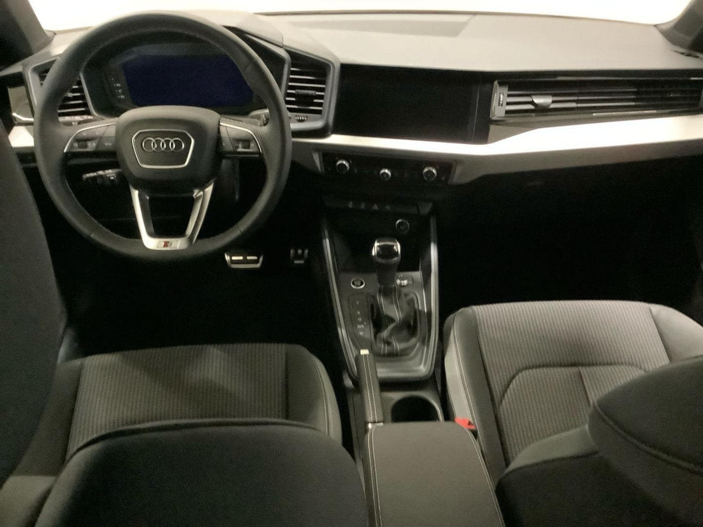 Bild über Audi A1 Sportback S line 30 TFSI S tronic - für weitere Informationen kontaktieren Sie den Audi Partner